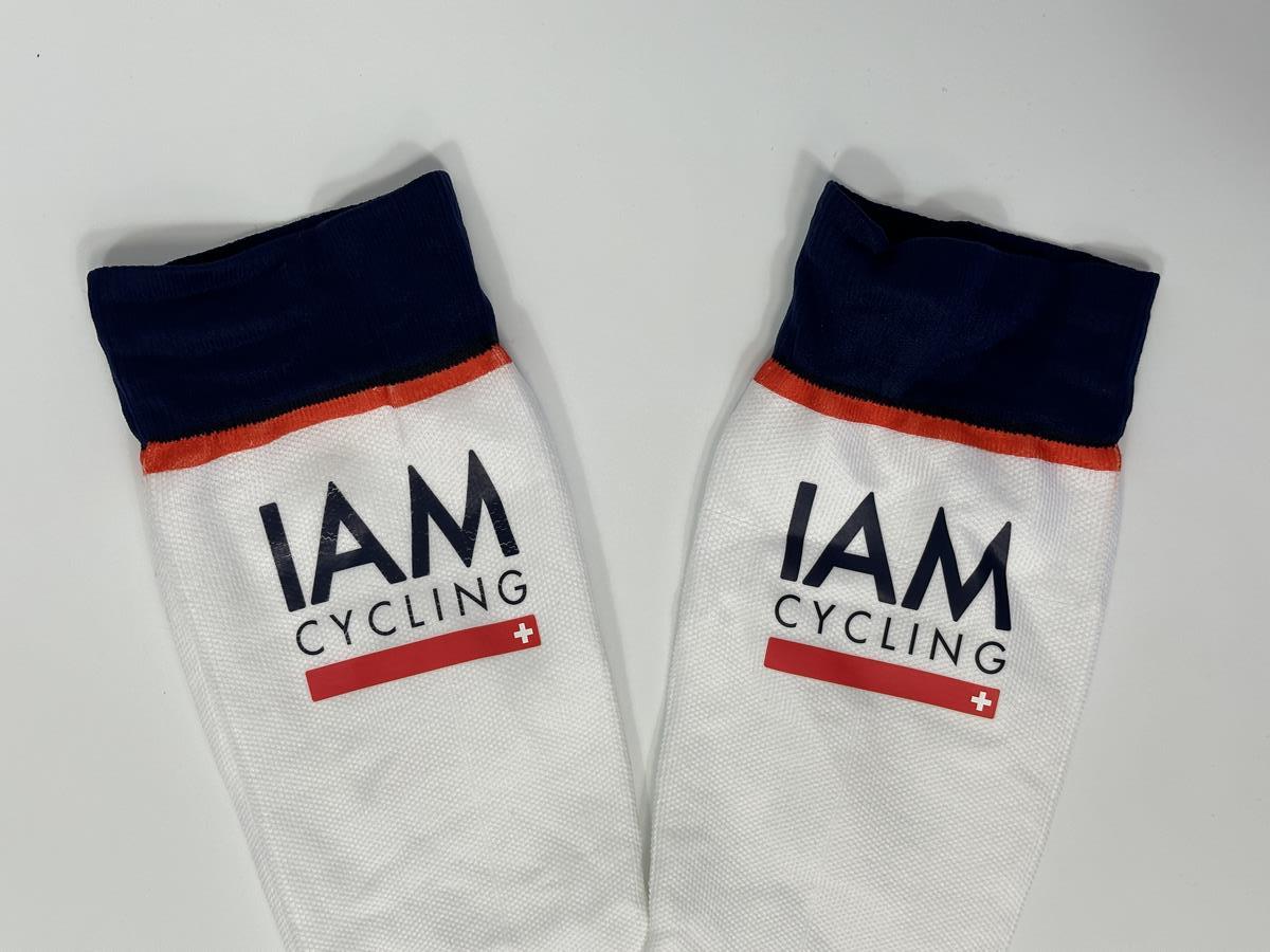 IAM Cycling Team - Aquecedores de braço de compressão brancos da Compressport