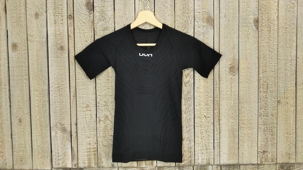 Camiseta interior negra manga corta UYN