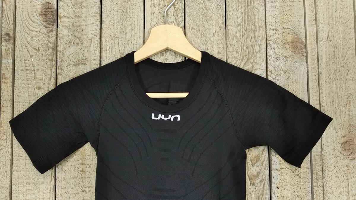 Camiseta interior negra manga corta UYN